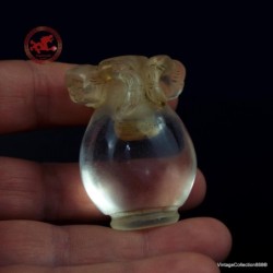 Antique Chinese Rock Crystal Snuff Bottle carved with 2 girls' heads with pigtails from the 19th Century during