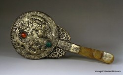 Antiguo espejo de mano chino con hebilla de cinturón de jade nefrita con cabeza de dragón y chilong  dinastía Qing (1736-95)