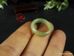 Anillo de jade jadeíta verde claro natural de . 6 -16,5 mm, anillo de jade jadeíta certificado.