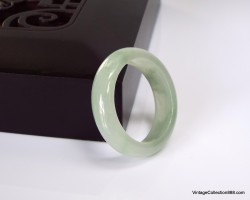 Anillo de jade verde...