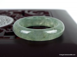 Anillo de jade verde...