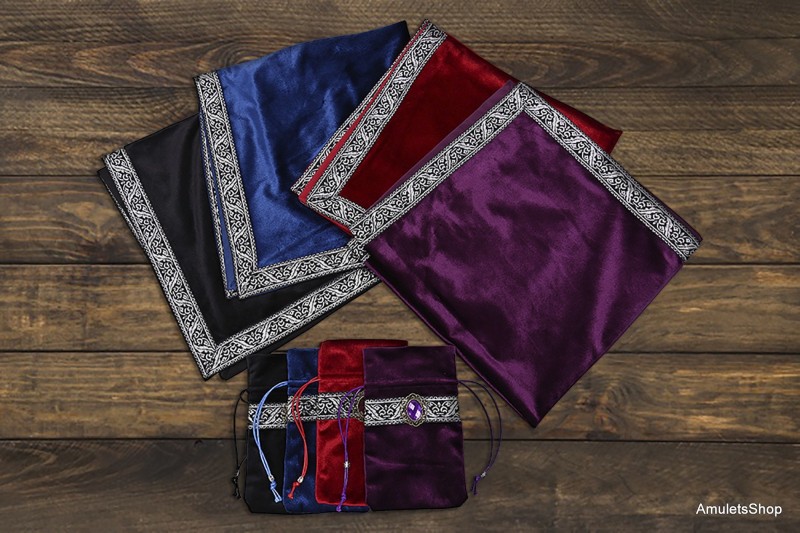 Set Tarot Tablecloth 26x26" - 66x66 cm with velvet Bag for Tarot Cards, Purple, Black, Blue or Red velvet Tablecloth