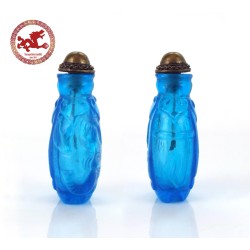 Antique Chinese Snuff Bottle Carved in blue Glass with Elephant,  base in the shape of elephant legs