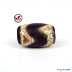 Antique,  Powerful and small agate bead Dzi,  Tibetan DZI "Tiger Tooth" high energy bead,  Tibetan agate bead